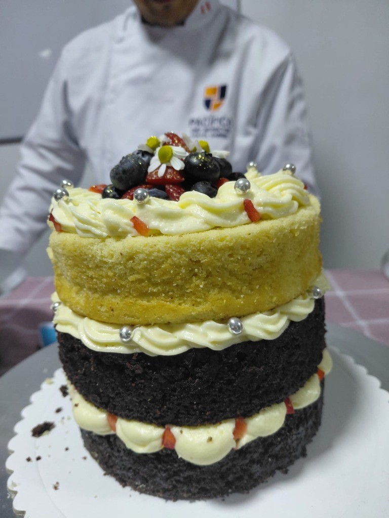 Torta Naked Cake Mixta con Frutos del Bosque