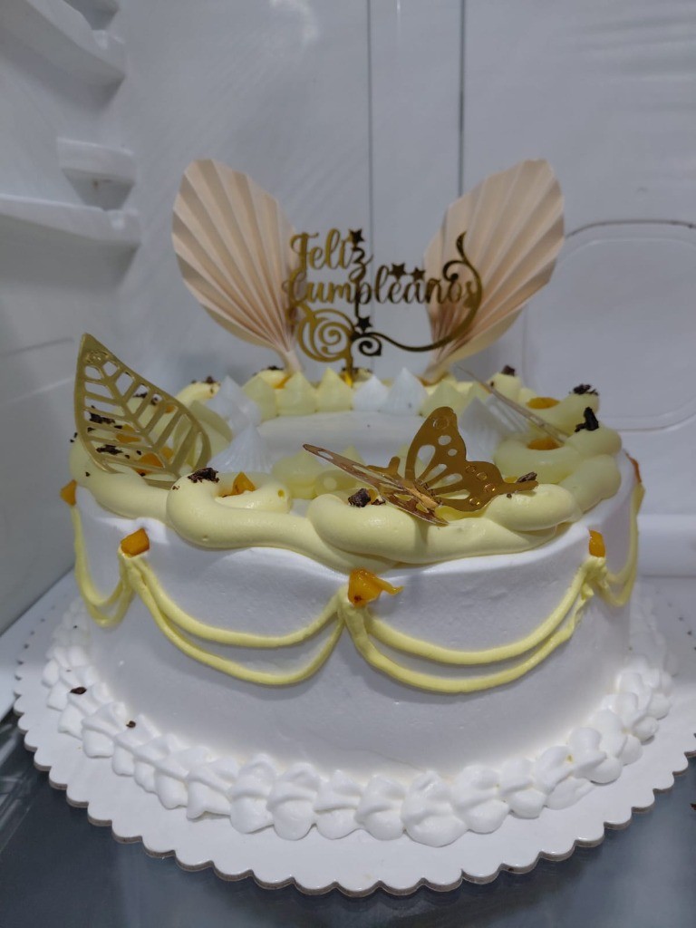 Torta Cumpleaños con Abanicos & Mariposa Dorada
